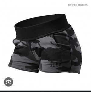 Better Bodies Camo Print Shorts with Pockets